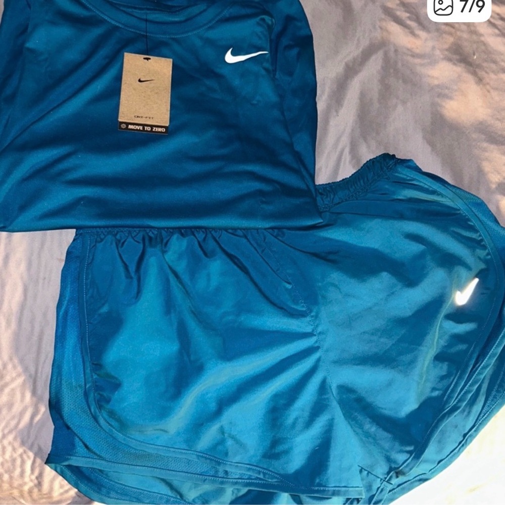 Nike Women's Dri-Fit Tempo Running athletic Shorts-